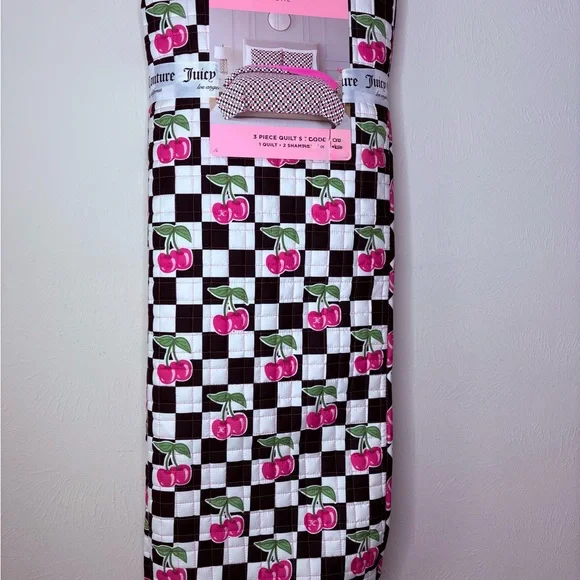 Juicy Couture Pink and Black Quilted Bedding Set Full/Queen size - Picture 2 of 3